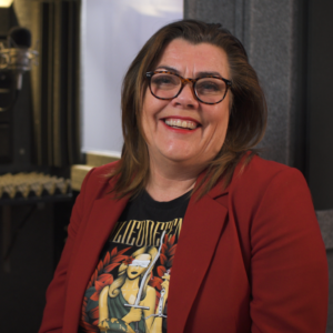 Carolina Mout is een alleskunner: op het podium, voor de camera en in de geluidsstudio. Van inspreken tot zingen en ze is gastdocent bij Gebruik je Stem.