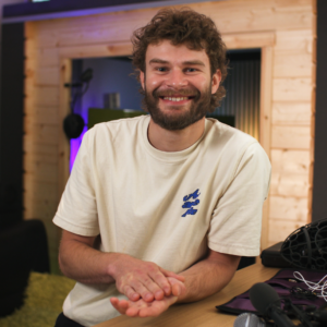 Kristian Knoop is een audio engineer, mixer en boom operator voor in de studio of op de filmset. Zijn kennis deelt hij als gastdocent in Gebruik je Stem.